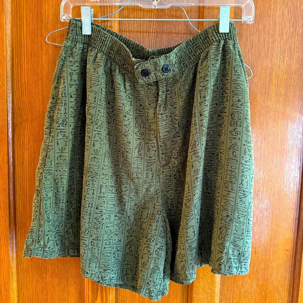 Hieroglyphics baggy army green 80s shorts with elastic waist